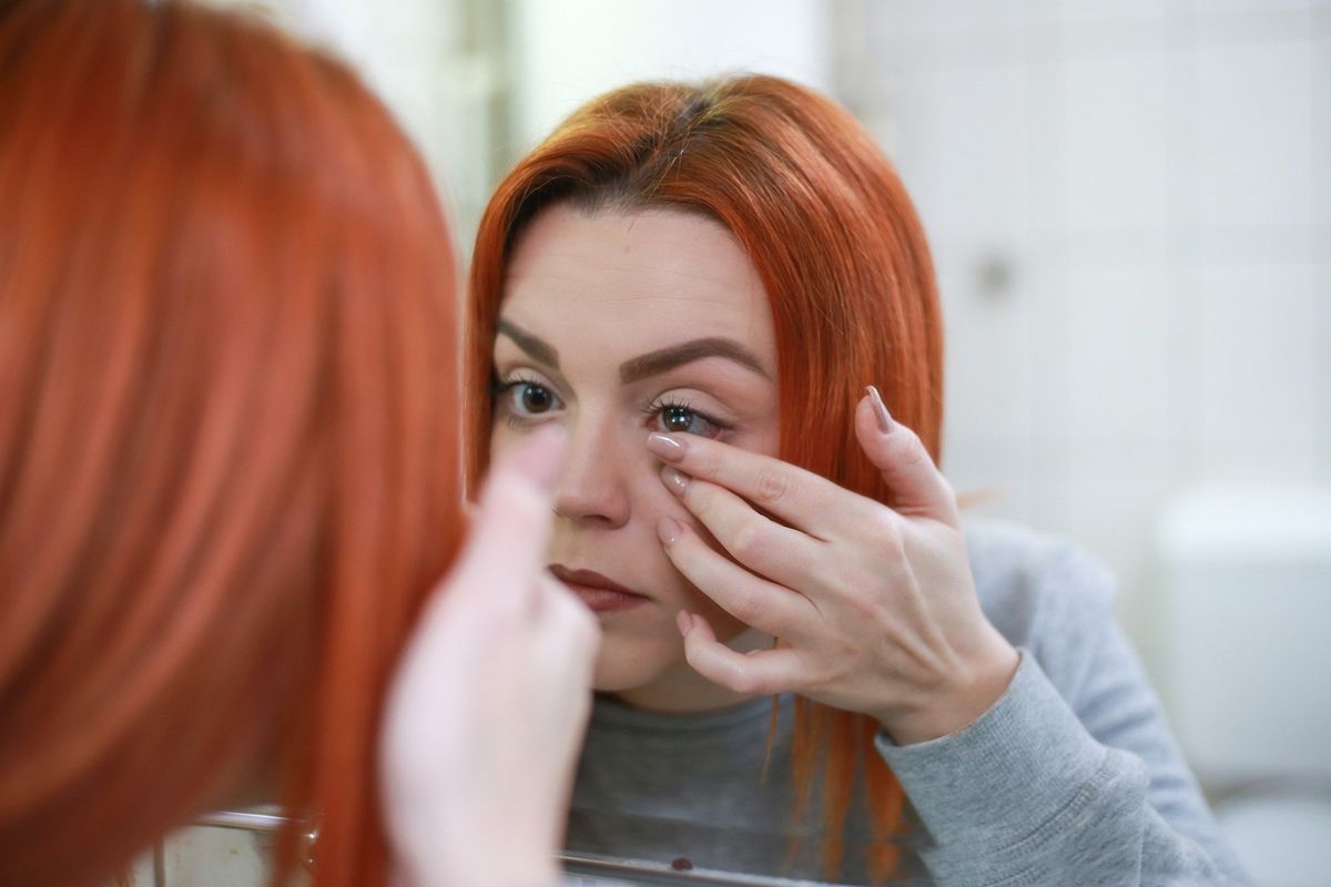 Rahasia Makeup Nyaman untuk Pengguna Lensa & Mata Sensitif