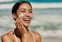 3 Jenis Sunscreen & Efeknya ke Kulit Mana yang Paling Aman